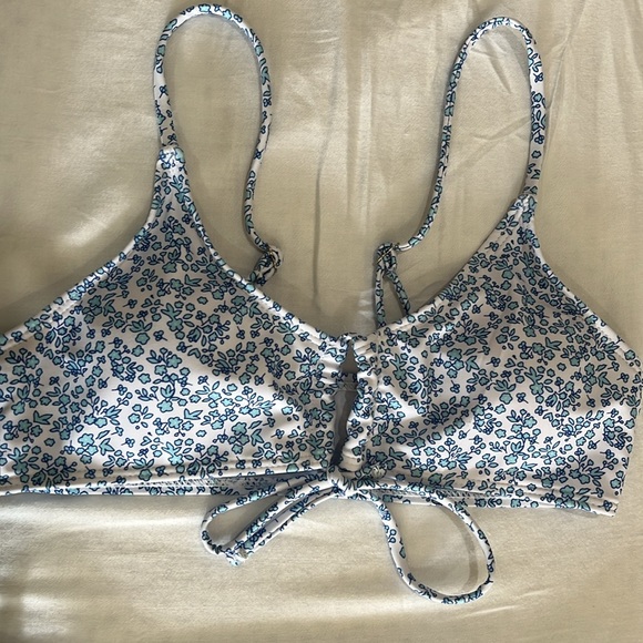 Size small, Blue and white floral print bikini (top & bottom) NEVER WORN - Picture 2 of 7